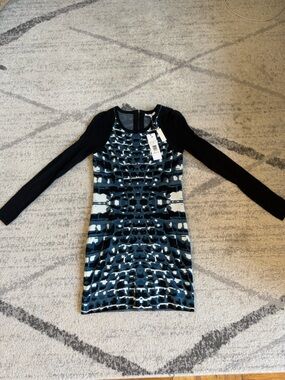 Parker Long Sleeve Patterned Bodycon Dress in Black and Blue
